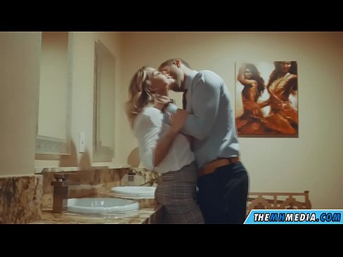 ❤️ Кад те прсата плавуша заведе у јавном тоалету Хард порно код нас ❌❤